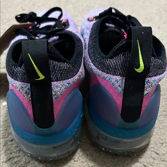 NWT Nike Air VaporMax Flyknit 8.5 womens - Picture 4 of 8